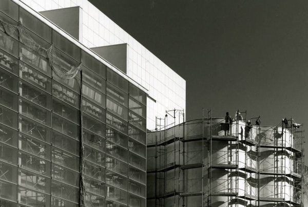 Fotografia en blanc i negre del Museu d'Art Contemporani de Barcelona (MACBA)